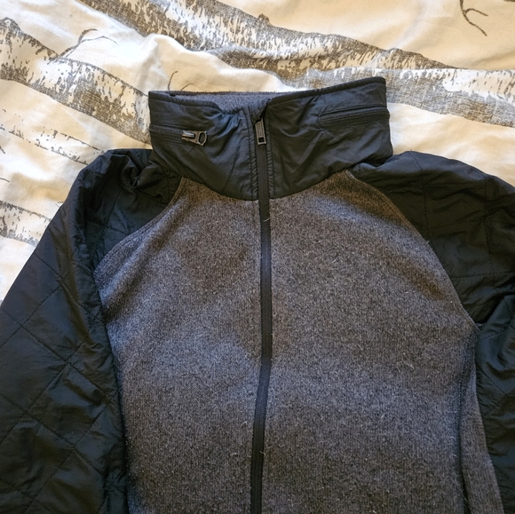 Burton zip up sweater Large but feels a bit smaller more like a medium - Picture 6 of 16